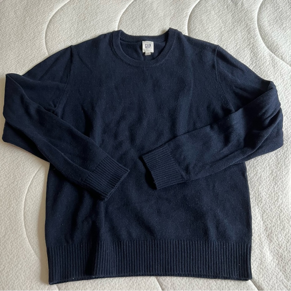 Men’s GAP navy wool sweater M